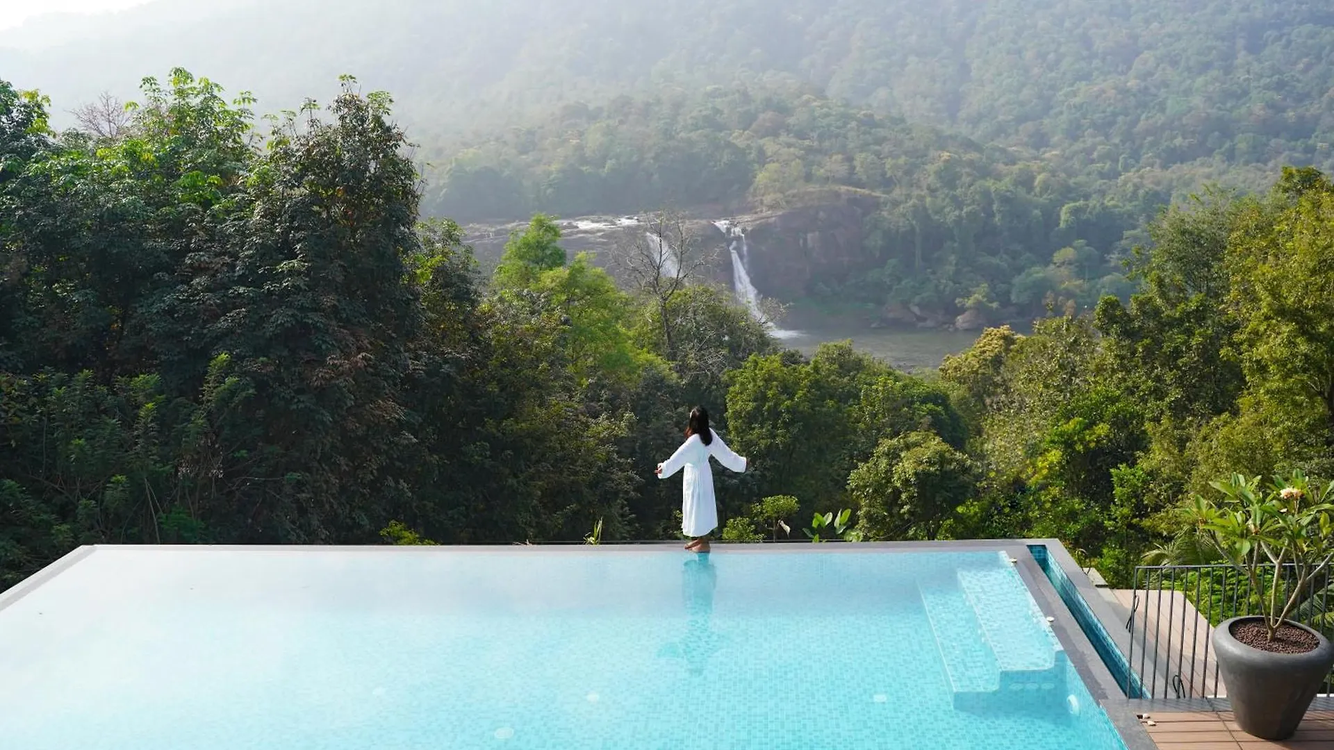 Resort Flora Misty Falls Athirappilly
